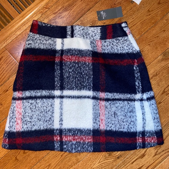 Abercrombie plaid a-line mini skirt, brand new with tags - Picture 2 of 3